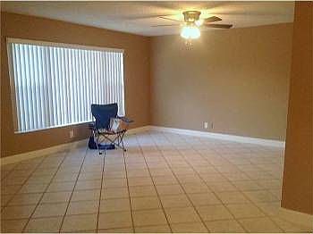 4th image of 11212 NW 39th St