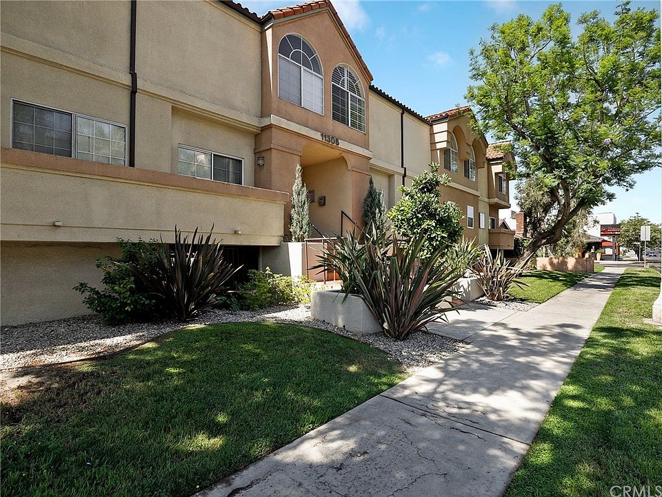 1st image of 11306 Moorpark St Unit 14