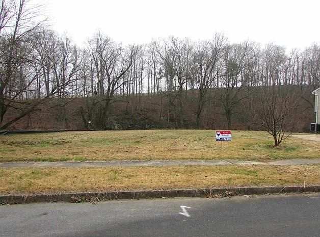 1st image of 200 Creekwood Dr
