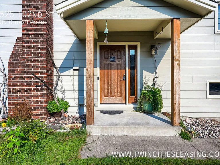 7525 W 102nd St — Photo 26