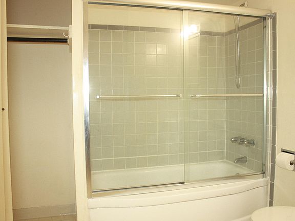 5th image of 221 Lake Ave S #2-B