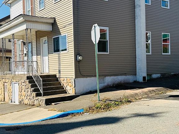2nd image of 839 E Grand Ave