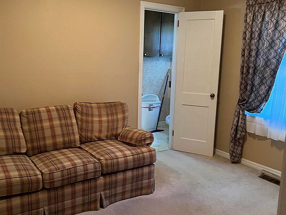2nd image of 921 Sunset Dr