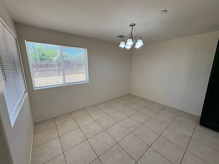 2132 E Sweet Ave — Photo 5
