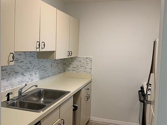 4th image of 3 Consulate Dr APT 4-H