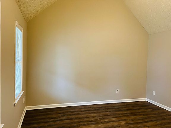 4th image of 10 Fredda Ln #12