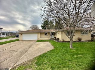 1306 Eastport Ave, Uhrichsville, OH 44683