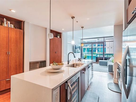 3rd image of 912 Channelside Dr Unit 2610