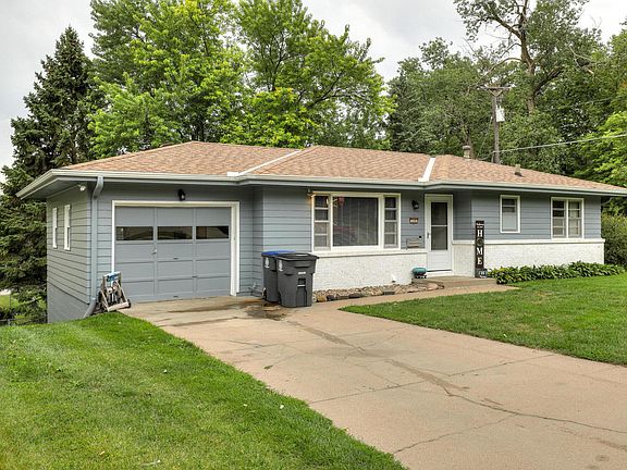 3rd image of 309 N Sierra Dr