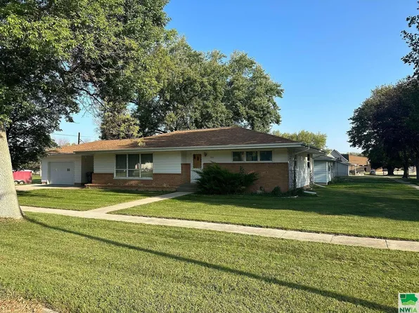 300 W Day St, Paullina, IA 51046
