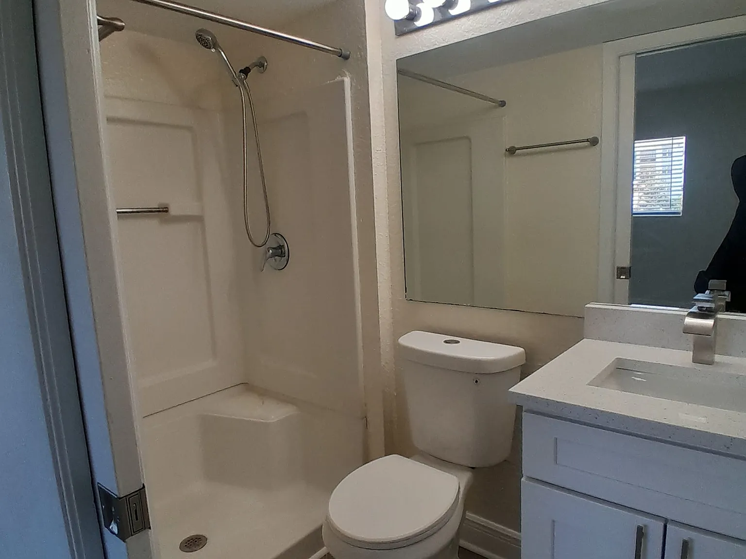 2 bed, 700 sqft, $1,500 — Photo 2
