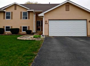 514 Constitution Dr SW, Poplar Grove, IL 61065