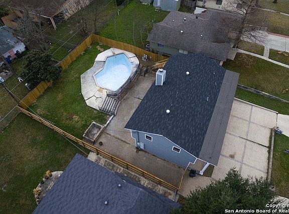 4th image of 3902 Killarney Dr