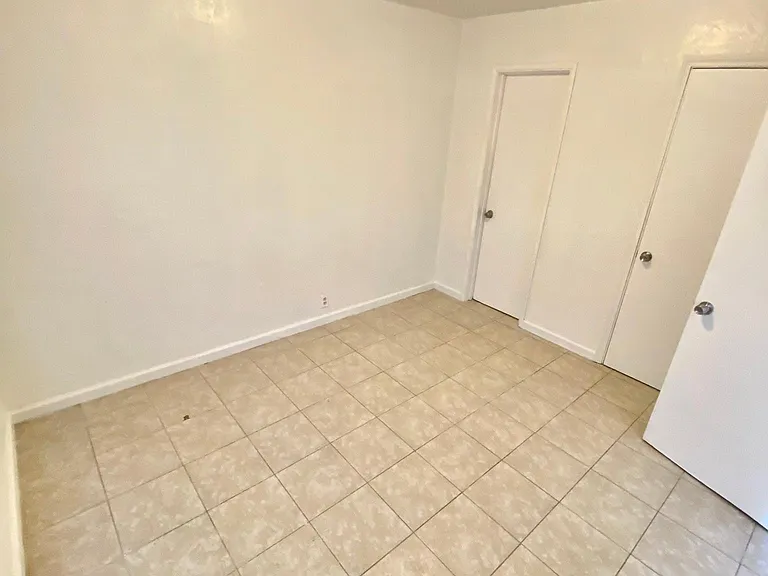 1319 Wilson Ave #E — Photo 6