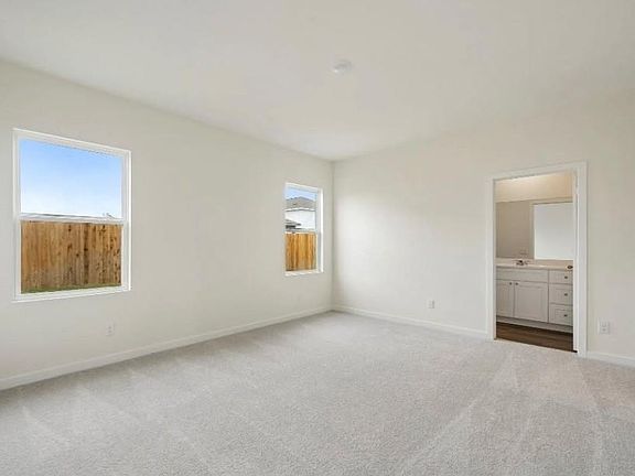 5th image of 2211 Meadow Park Dr