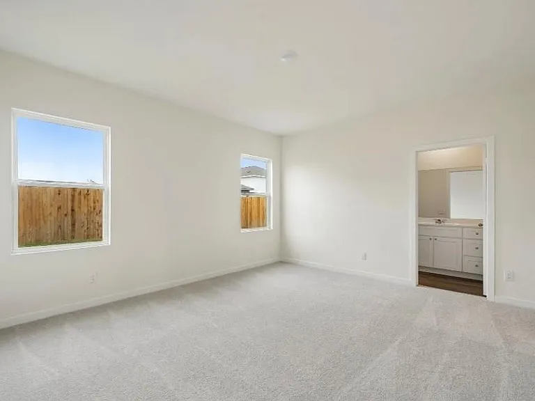 2211 Meadow Park Dr — Photo 5
