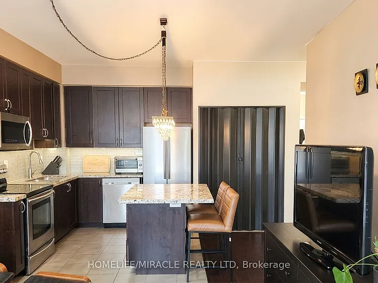 1940 Ironstone Dr #425 — Photo 4