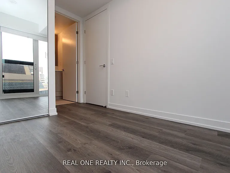 771 Yonge St #1006 — Photo 5