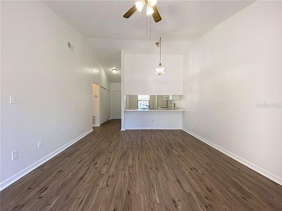 4th image of 1376 Hendren Dr