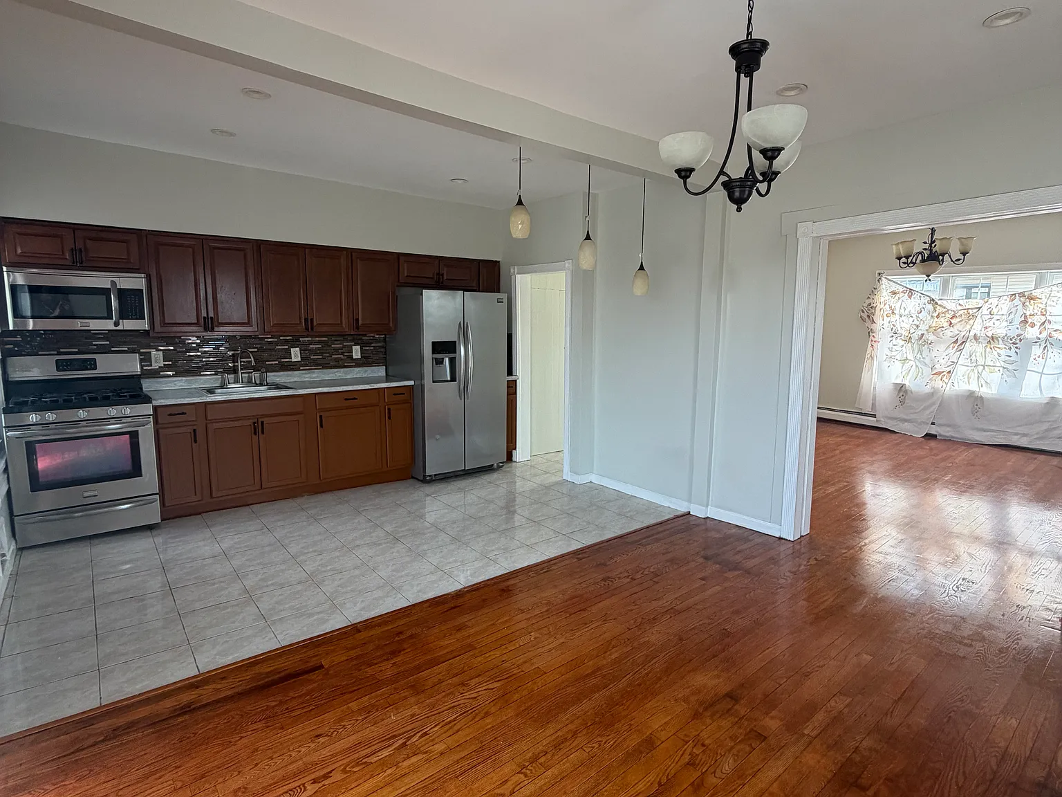 3 bed, 1249 sqft, $3,200 — Photo 4