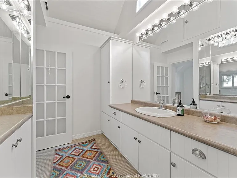 12746 Riverside Dr E — Photo 29
