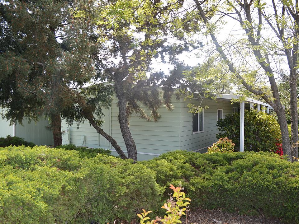 1st image of 523 Silver Leaf Dr