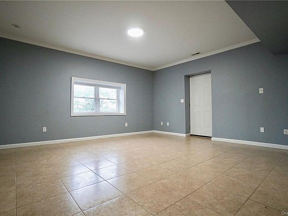 2nd image of 139 Frederic St #Ba