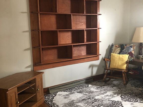 Built in bookshelf 