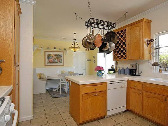 Kitchen and Breakfast Area