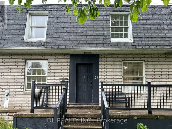 21 Squires Ave, Toronto, ON M4B 2R2