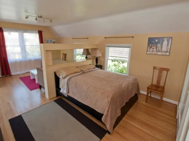 2242 NW Irving St #3 — Photo 3