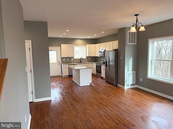 5th image of 126 Marineris Cir