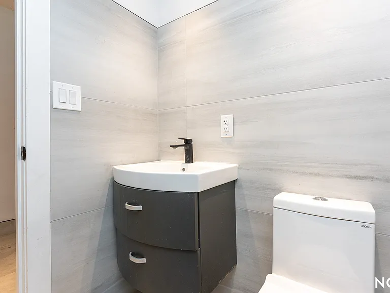 987 Bedford Ave #1F — Photo 9