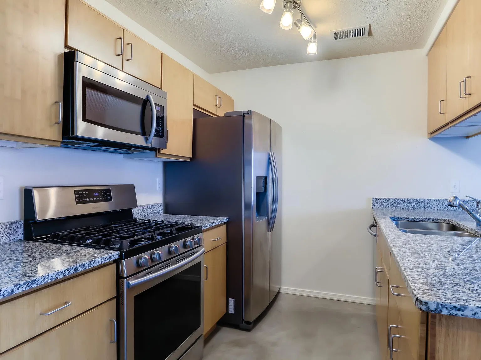 2400 Marie Park Dr NE — Photo 3