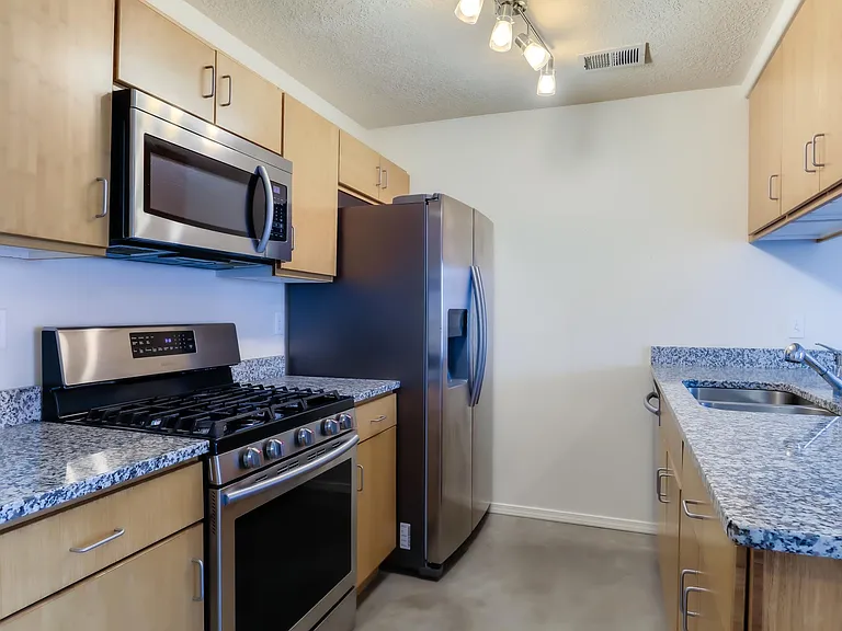 2400 Marie Park Dr NE — Photo 3
