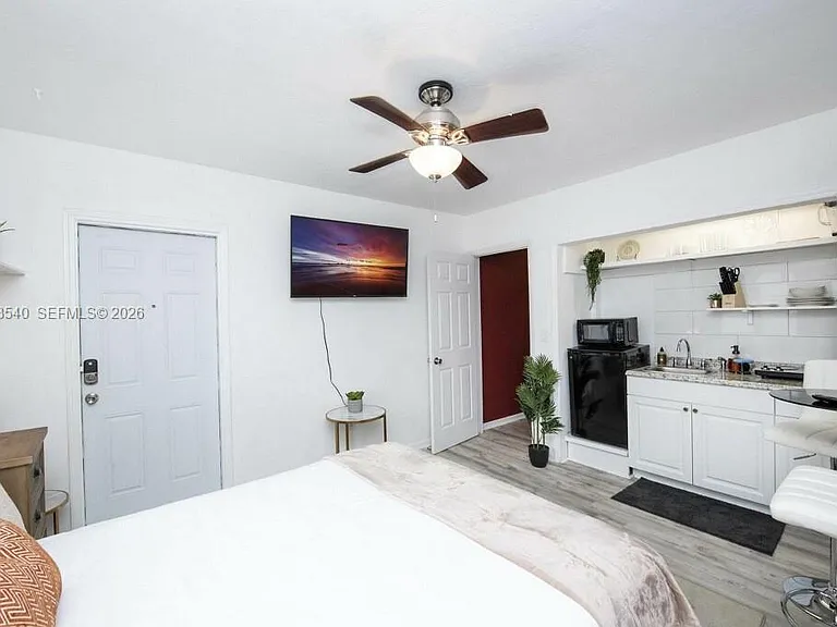 2721 SW 30th Ave — Photo 3