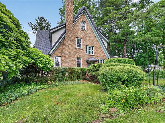 5th image of 1124 Ashley Dr