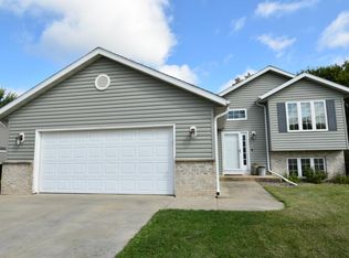 503 Willowmere Dr, Zumbrota, MN 55992