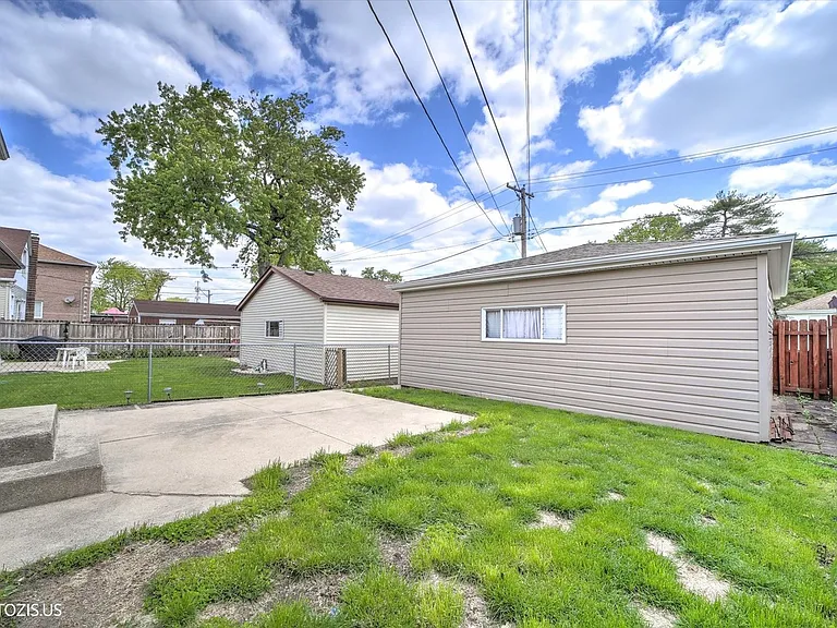 4043 N Wagner Ave — Photo 34