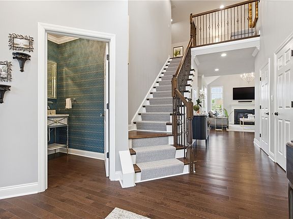 3rd image of 124 Greystone Dr