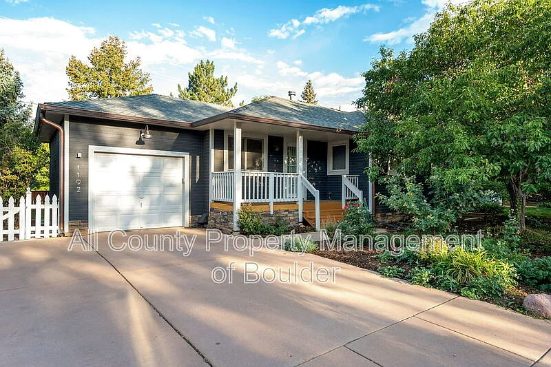 3 bed, 3.0 bath, 2208 sqft, $4,300 — Photo 1