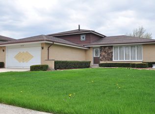 16538 Blossom Ln, Tinley Park, IL 60487