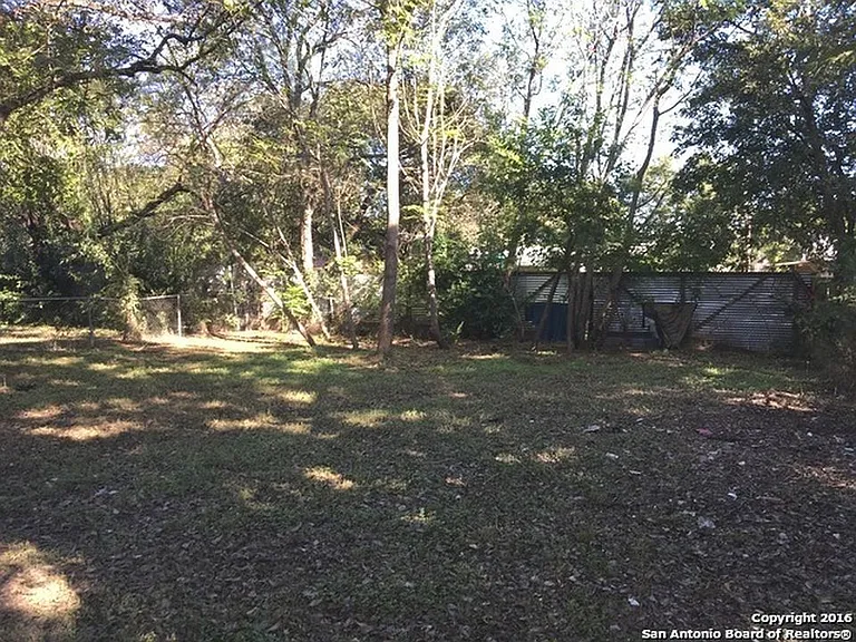 515 Lincolnshire Dr — Photo 12