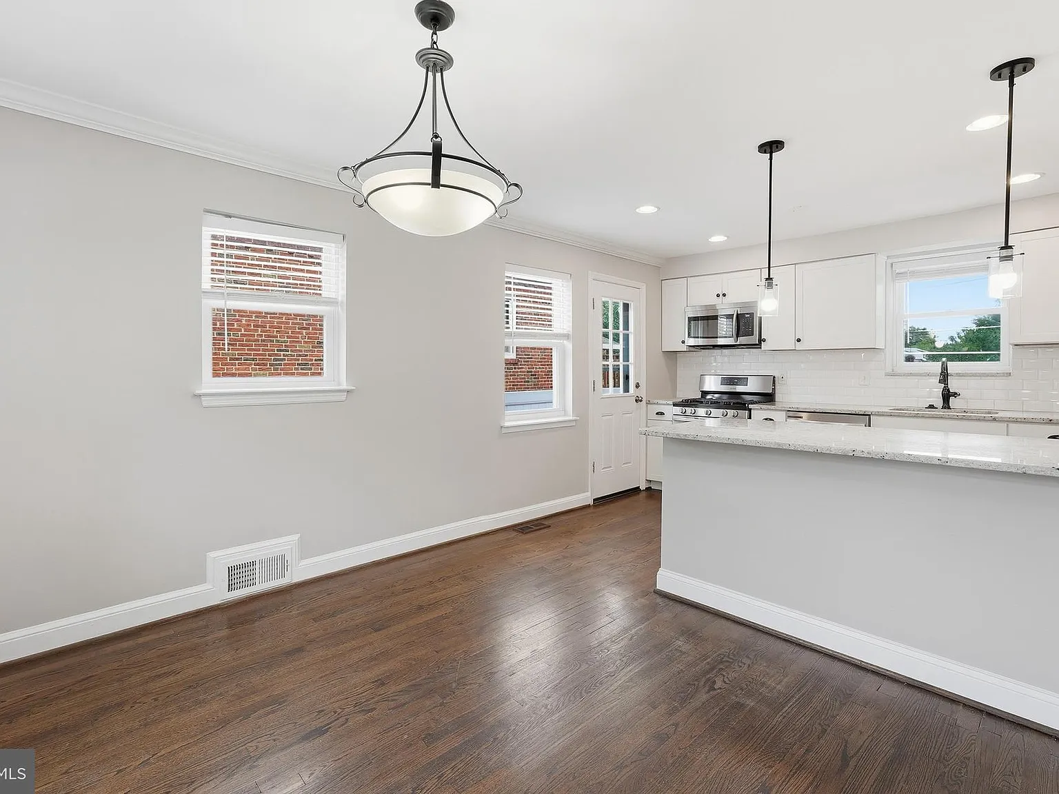3 bed, 1204 sqft, $3,500 — Photo 4