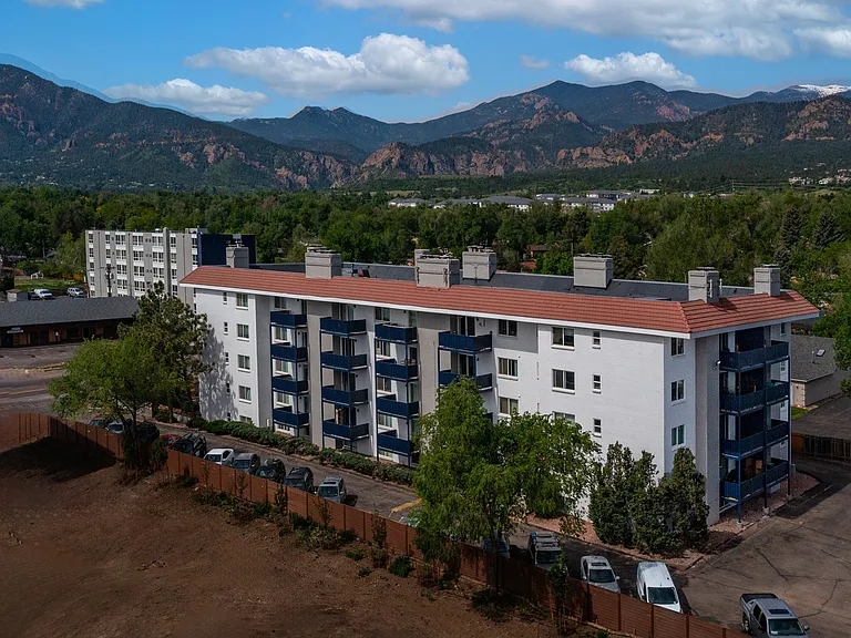 Kalo Broadmoor Terrace Exterior