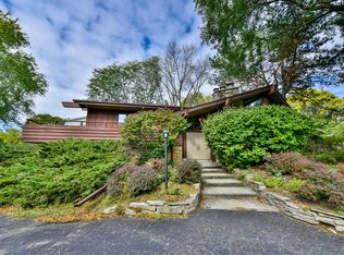 1425 Rolling Meadow Dr, Brookfield, WI 53045