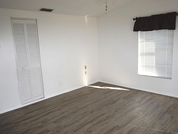 4th image of 9316 Tacoma Ave