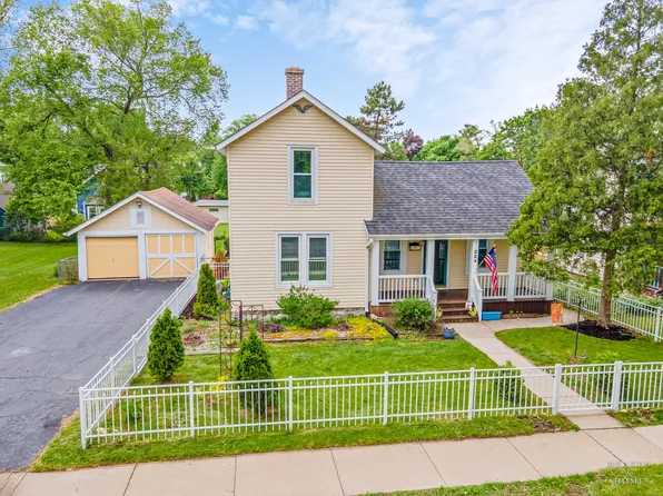 224 N Main St, Crystal Lake, IL 60014