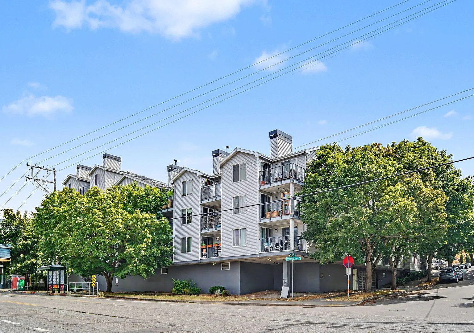 Charming Ground-Floor Condo in the Heart of Greenwood! $1,700 only!! August move in! — Photo 2