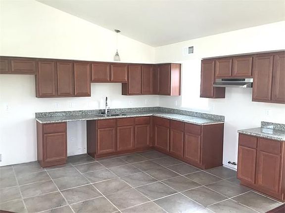 5th image of 1695 Pratt Dr